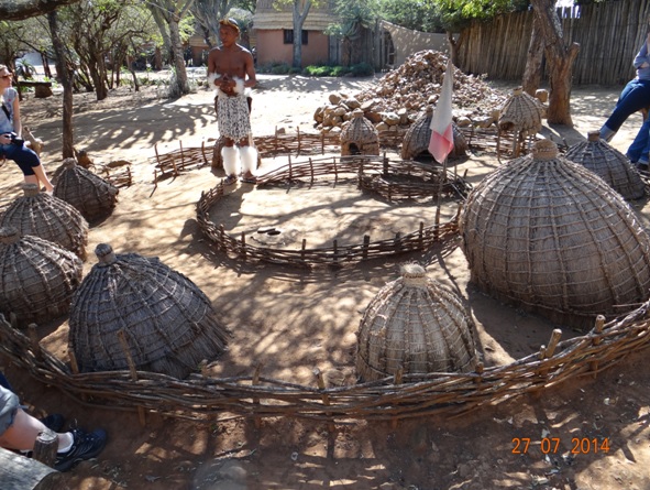 Structure-of-a-Zulu-Home-Stead-Umuzi